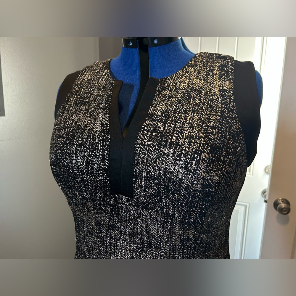 233 Roz & Ali Glitter Gold Patterned Sleeveless Mini with Black Trim Size 12P - Picture 2 of 4